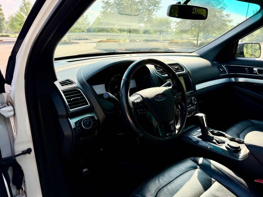 2016 Ford Explorer Image 12