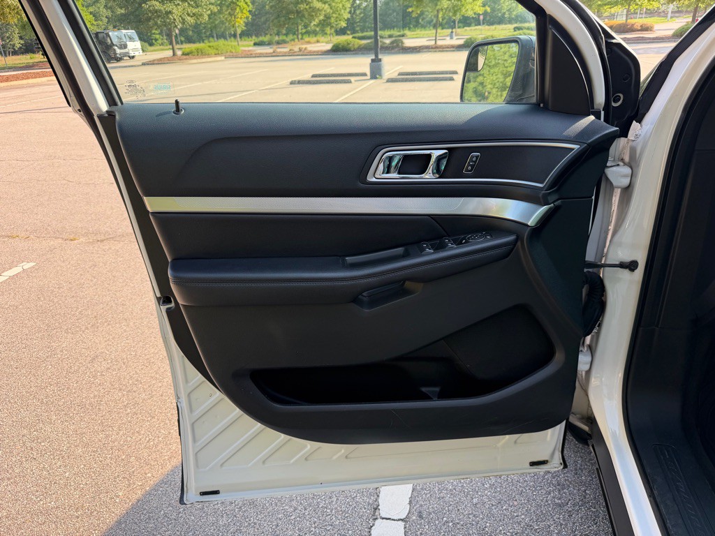 2016 Ford Explorer Image 13