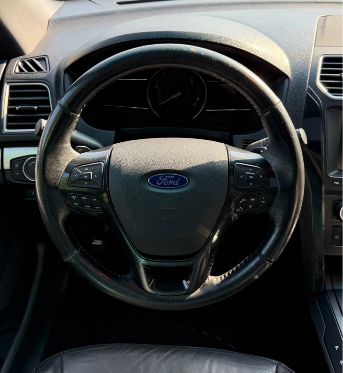 2016 Ford Explorer Image 18