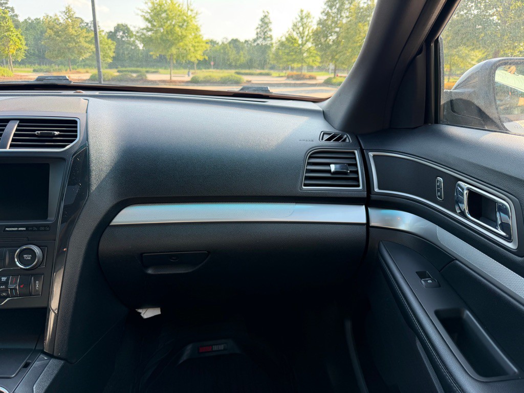 2016 Ford Explorer Image 20