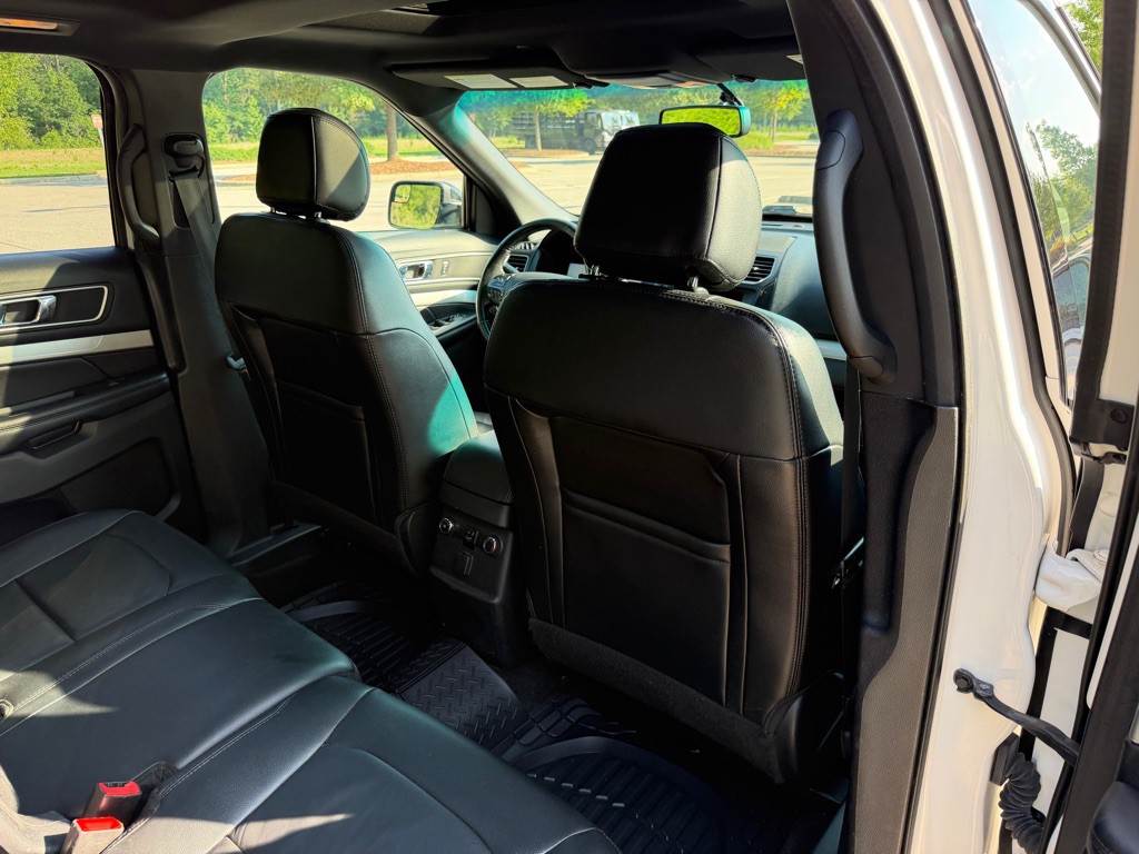 2016 Ford Explorer Image 23
