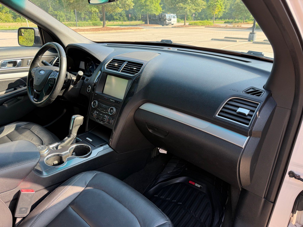 2016 Ford Explorer Image 26