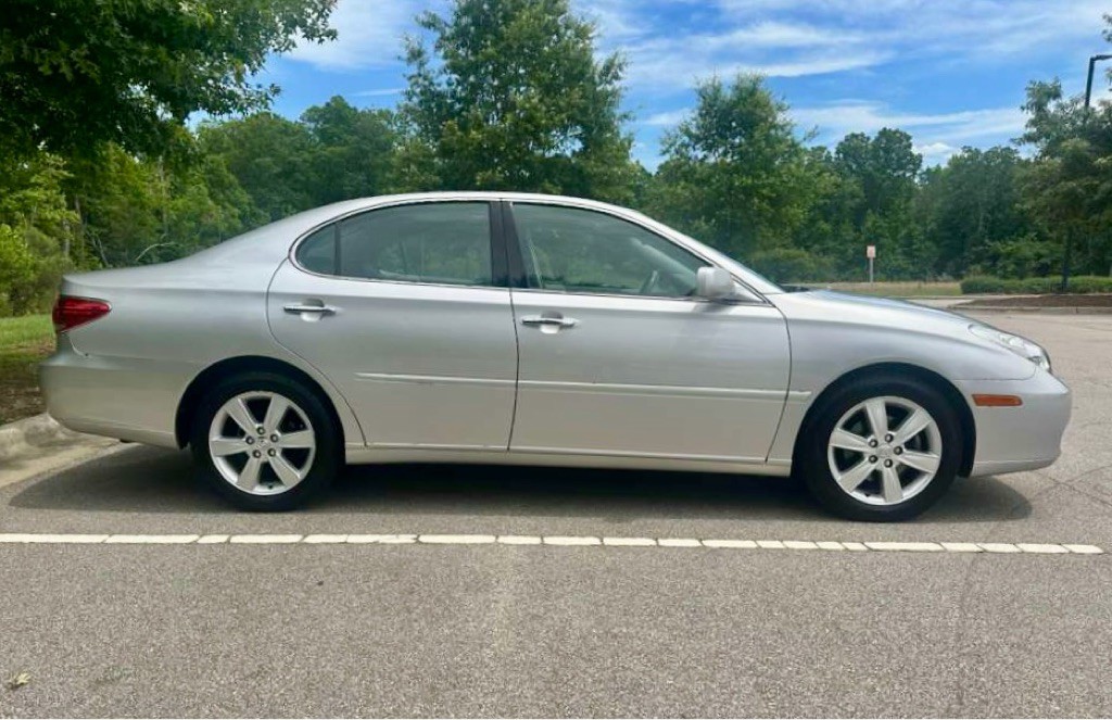 2005 Lexus ES Image 4