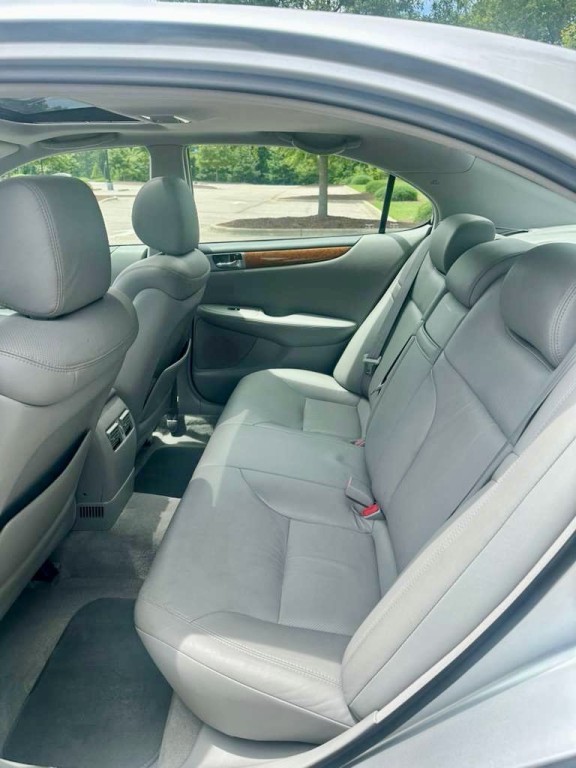 2005 Lexus ES Image 13
