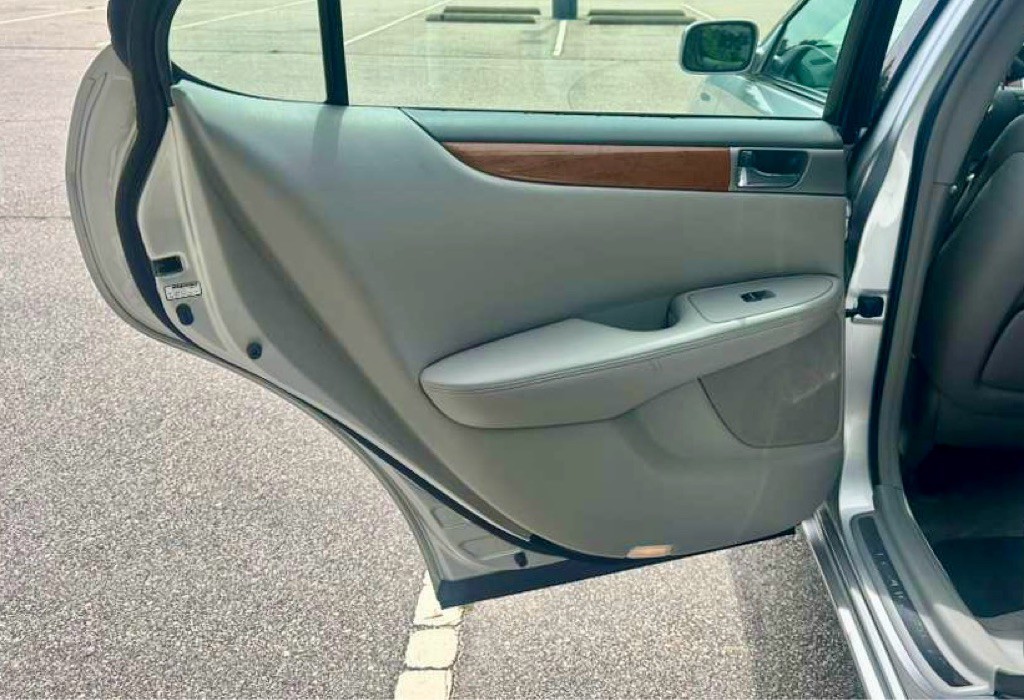 2005 Lexus ES Image 15
