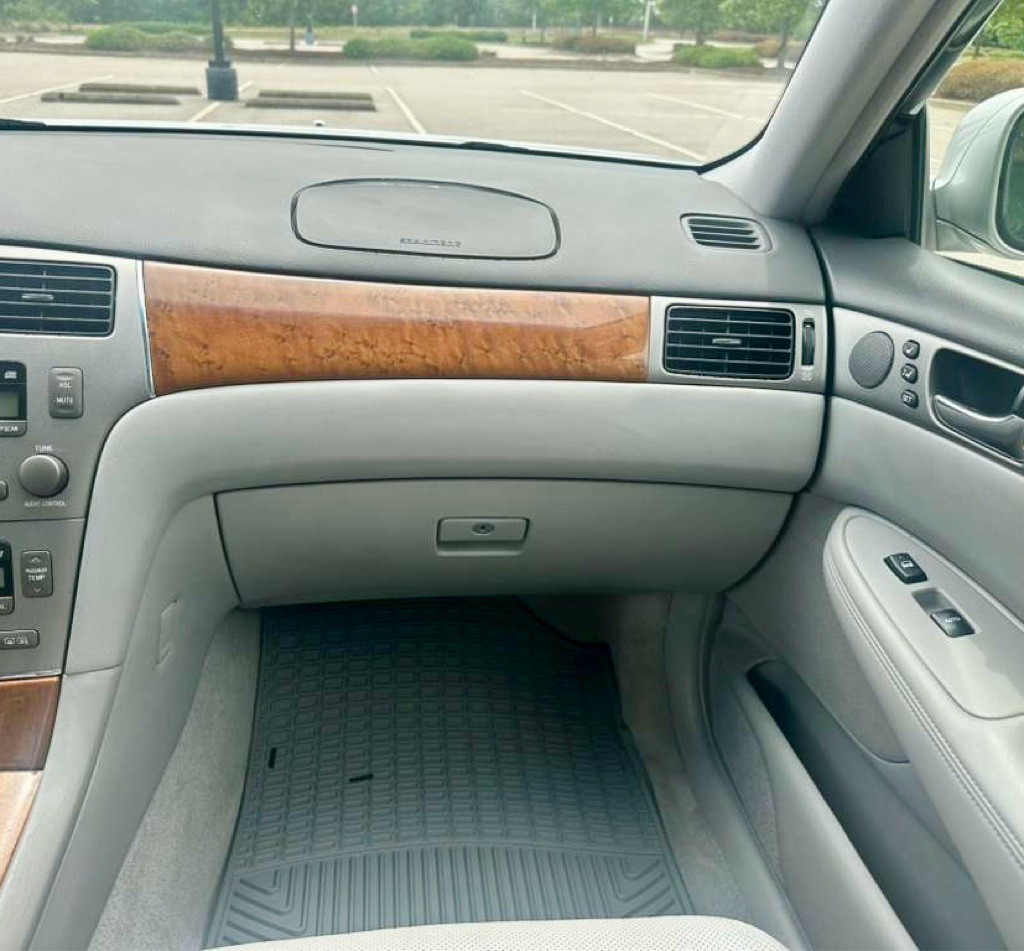 2005 Lexus ES Image 18