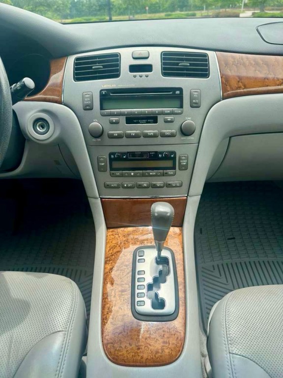 2005 Lexus ES Image 19