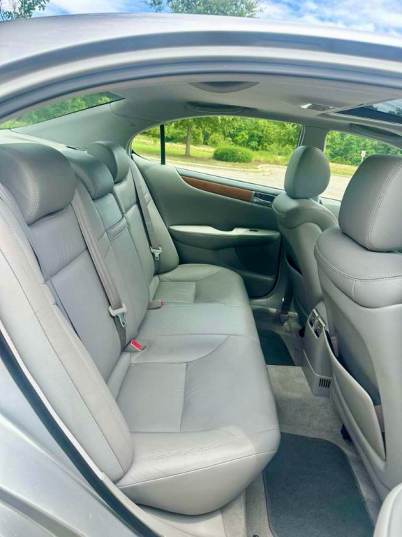 2005 Lexus ES Image 20