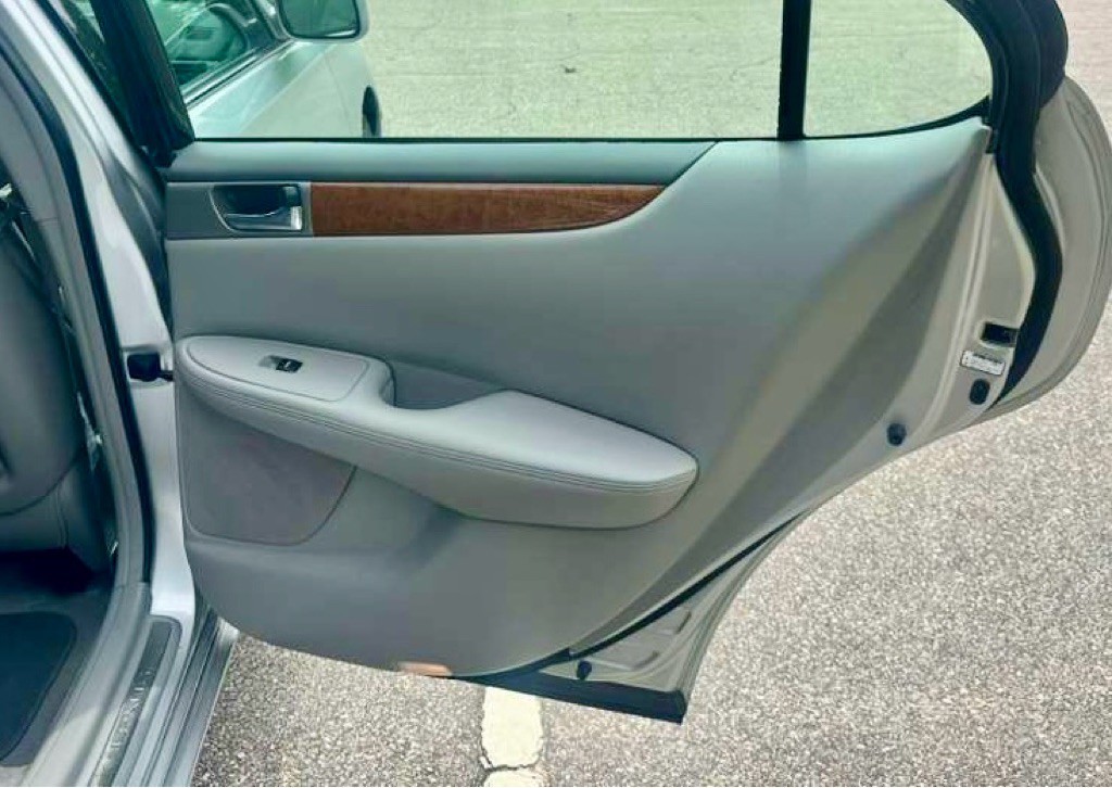 2005 Lexus ES Image 22