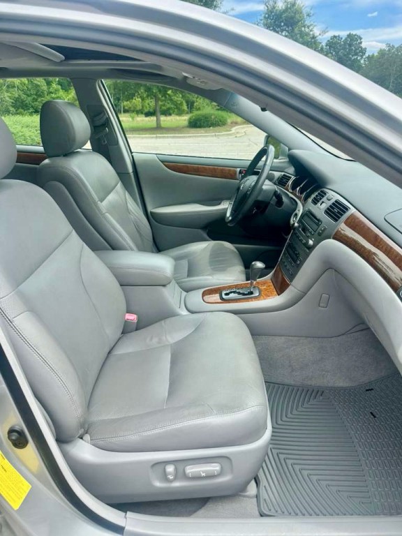 2005 Lexus ES Image 23