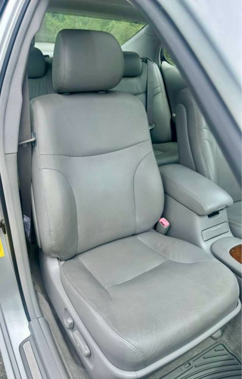 2005 Lexus ES Image 24