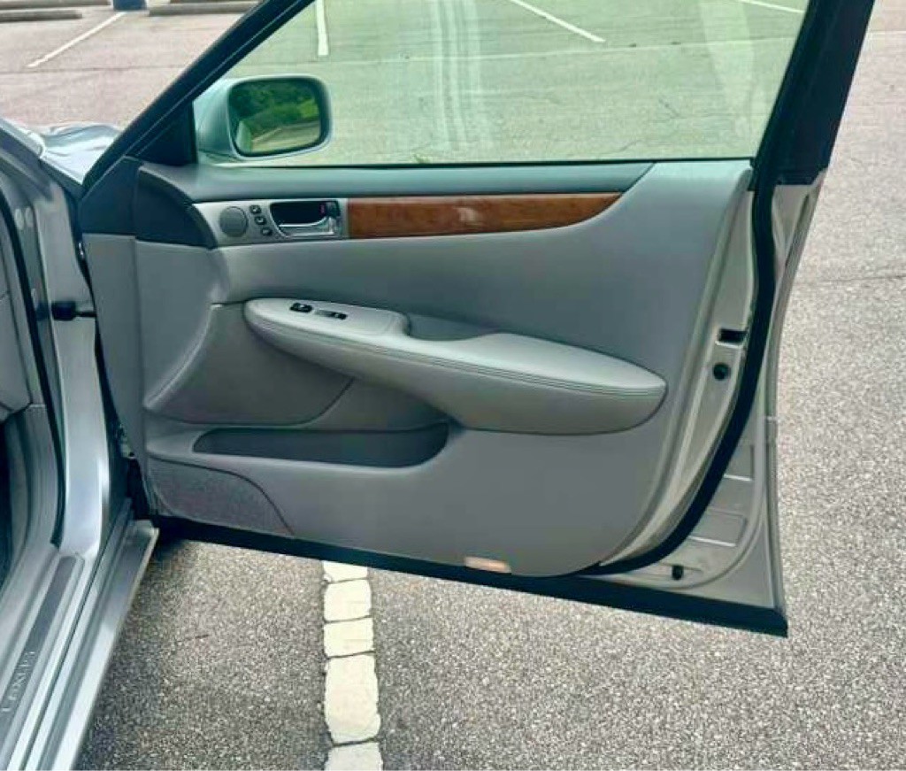 2005 Lexus ES Image 25