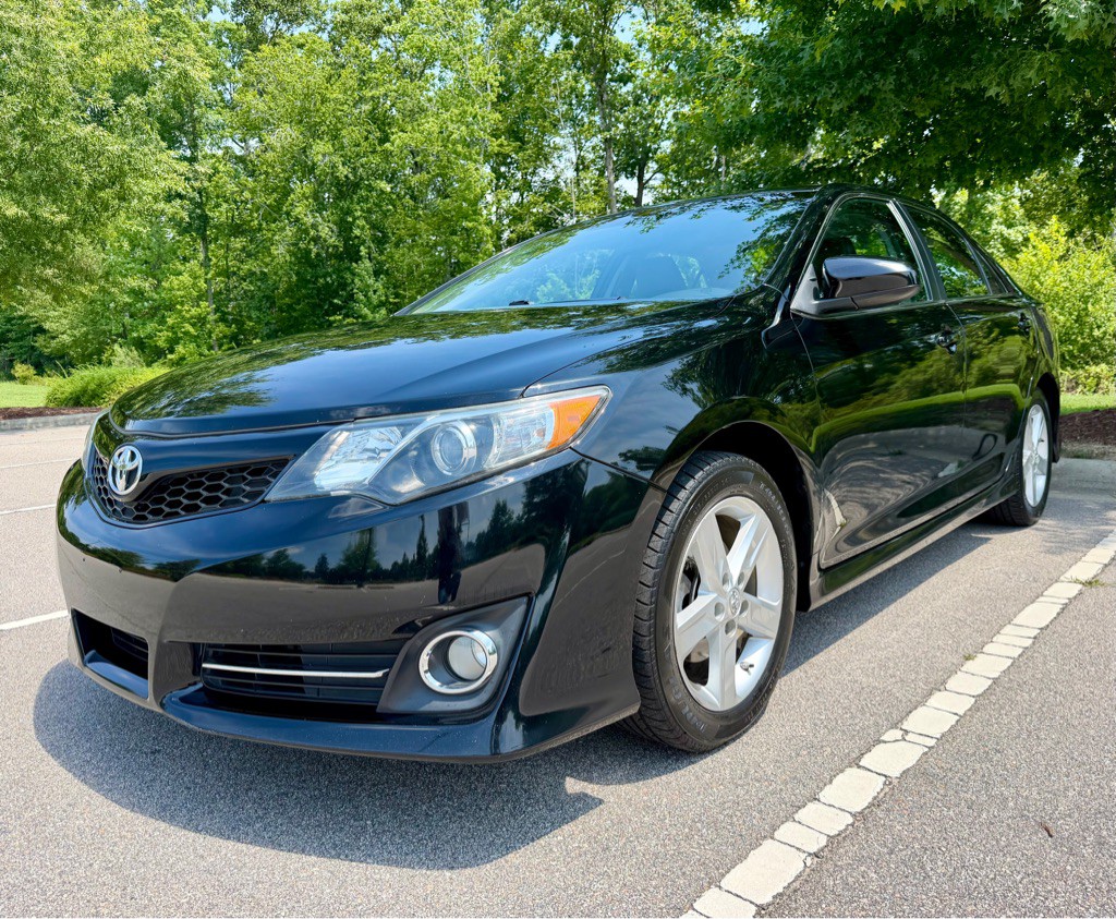 2012 Toyota Camry Image 1