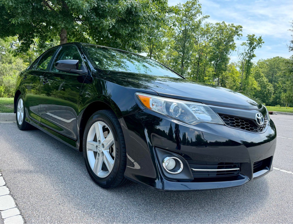 2012 Toyota Camry Image 3