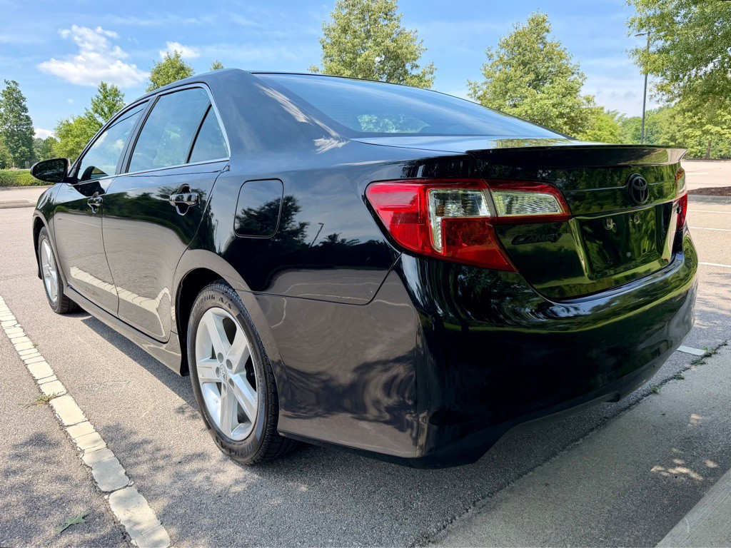 2012 Toyota Camry Image 7