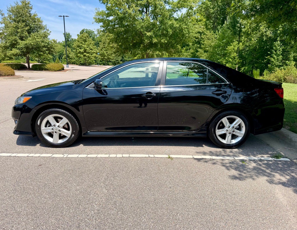 2012 Toyota Camry Image 8