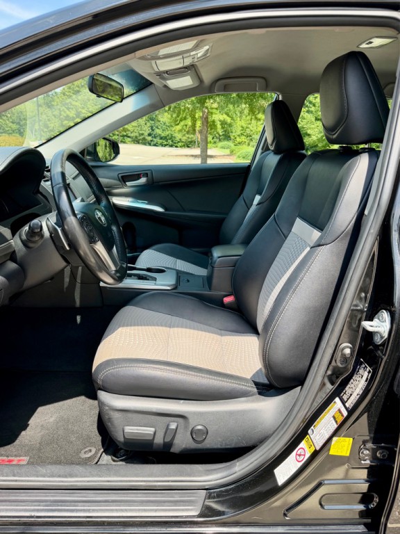 2012 Toyota Camry Image 10