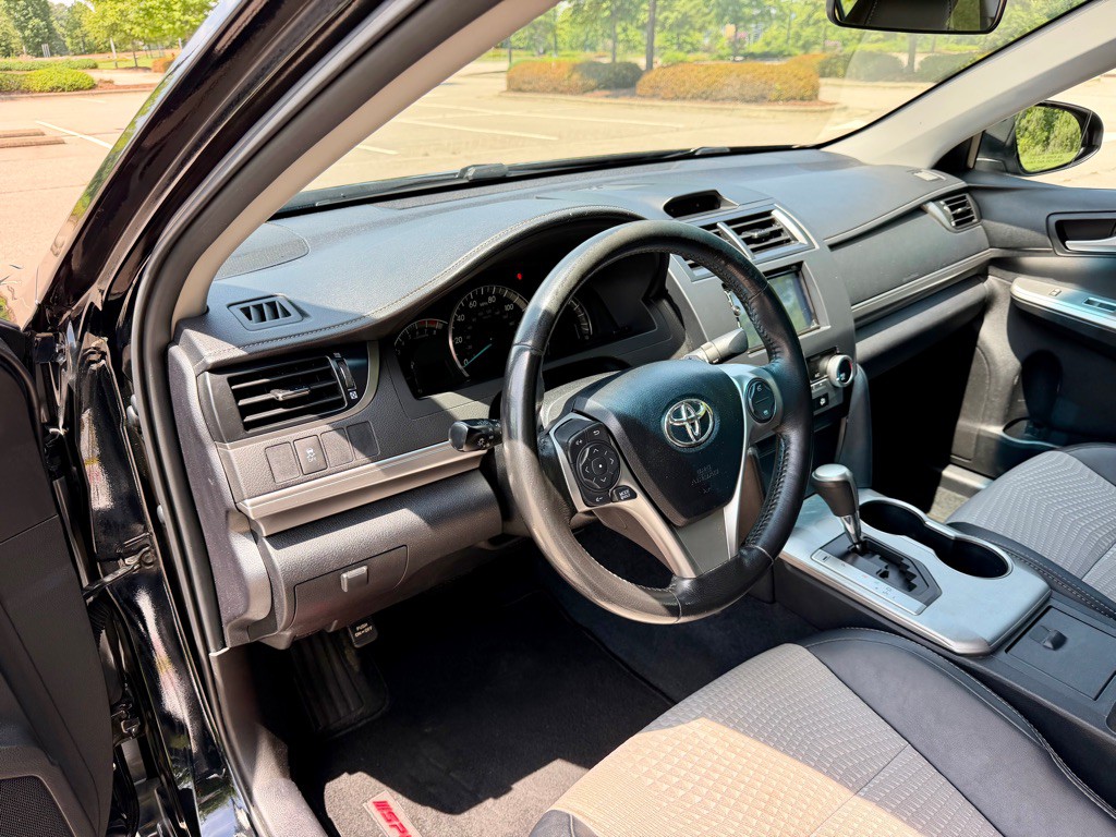 2012 Toyota Camry Image 12