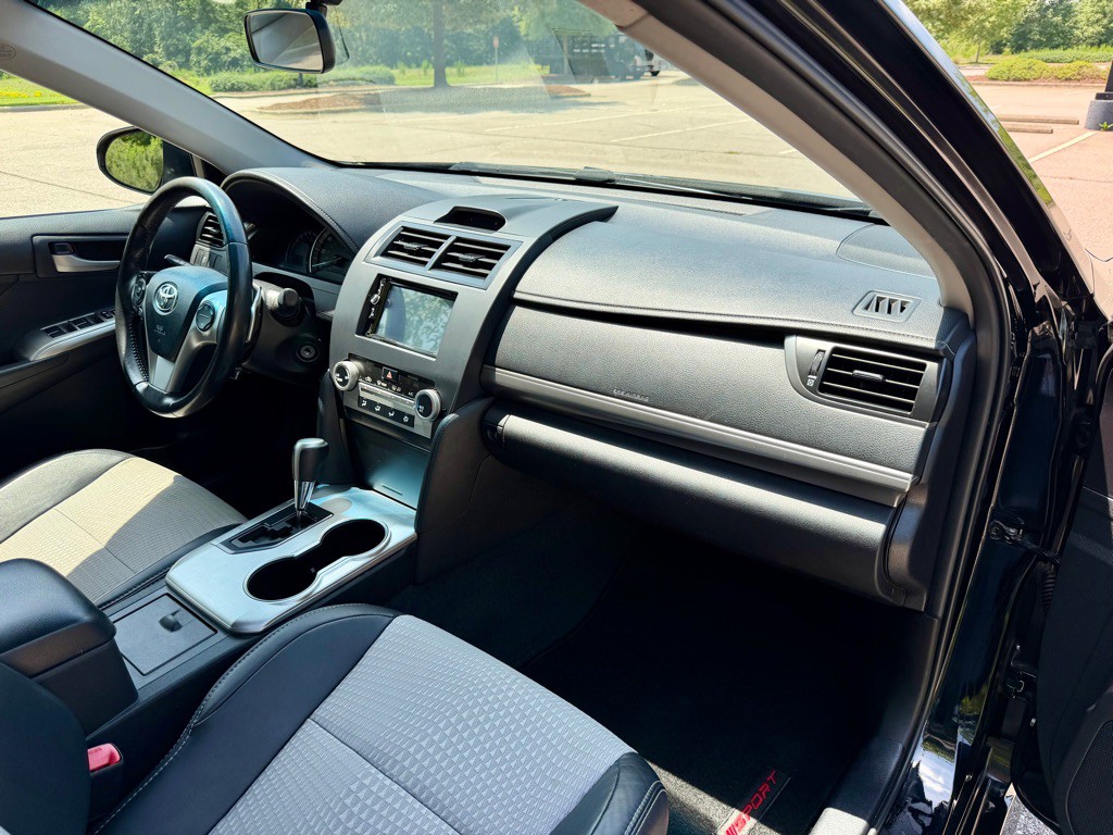 2012 Toyota Camry Image 28