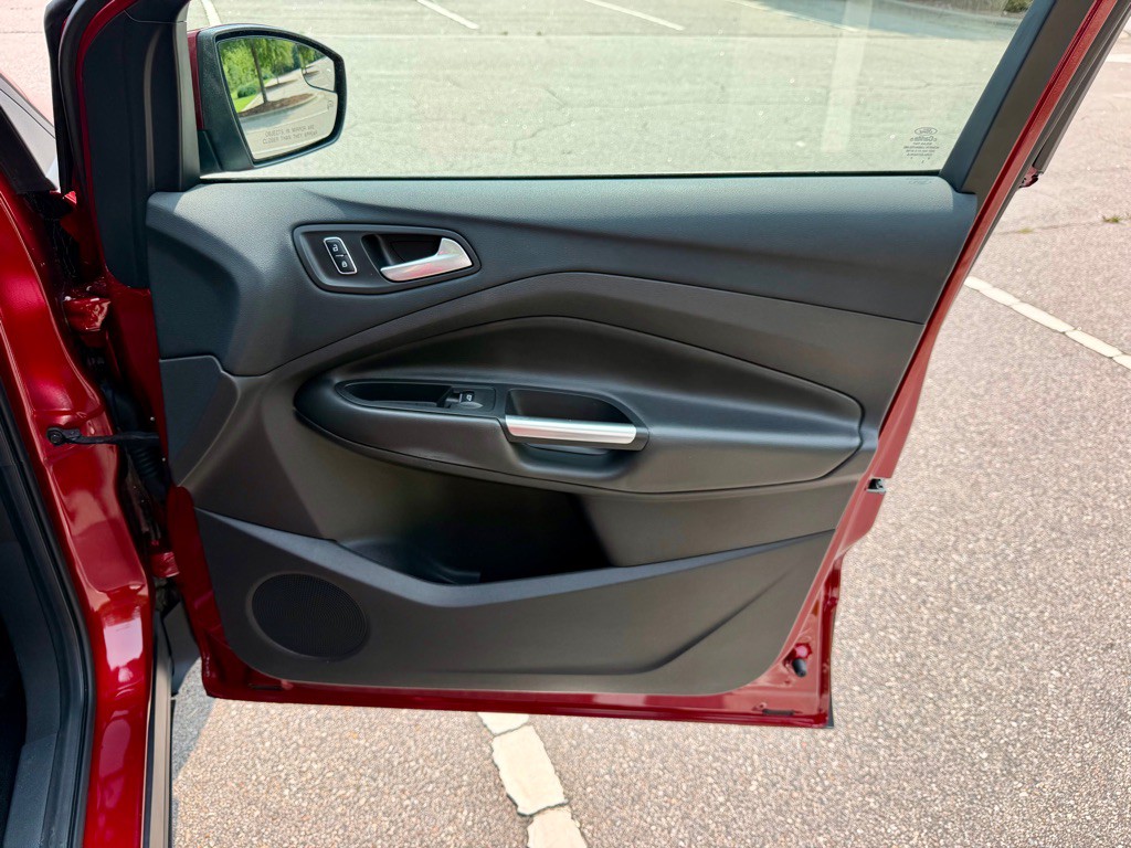 2016 Ford Escape Image 29
