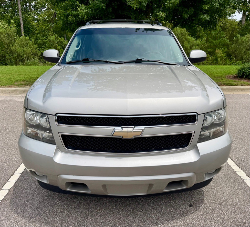 2009 Chevrolet Avalanche Image 2