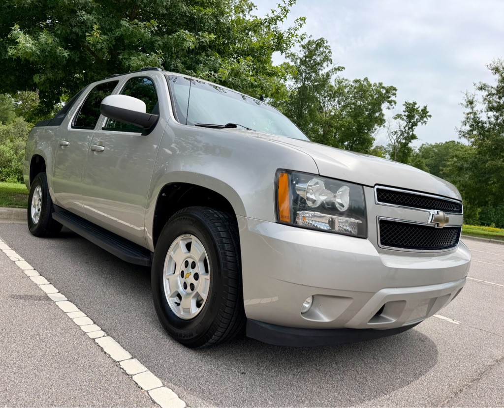 2009 Chevrolet Avalanche Image 3