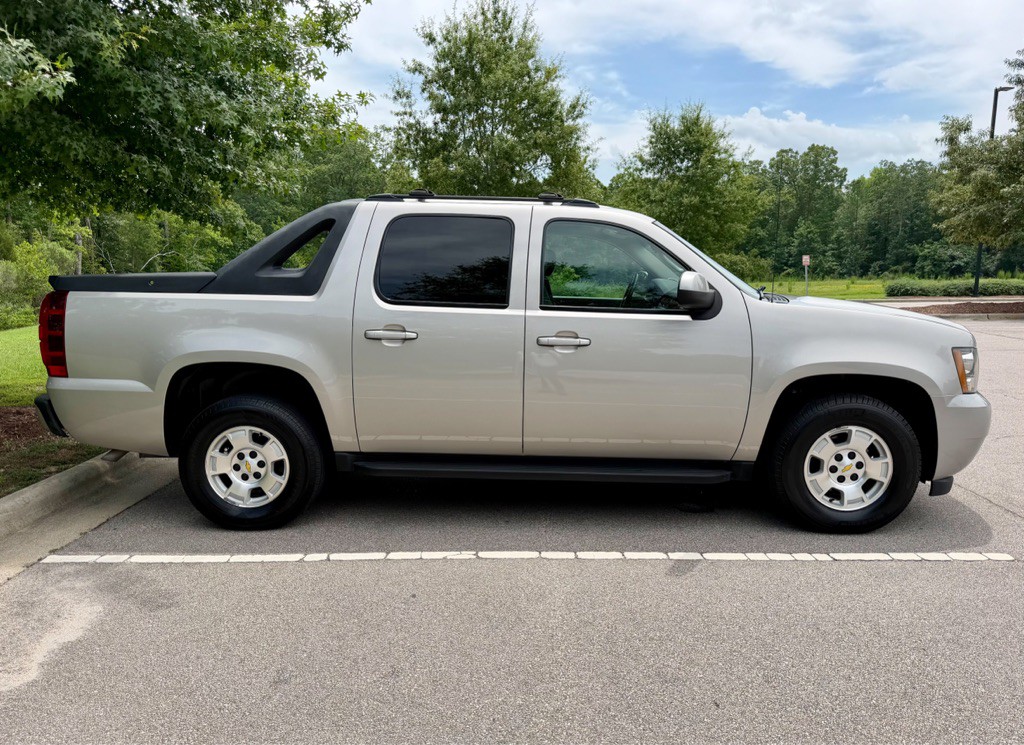2009 Chevrolet Avalanche Image 4