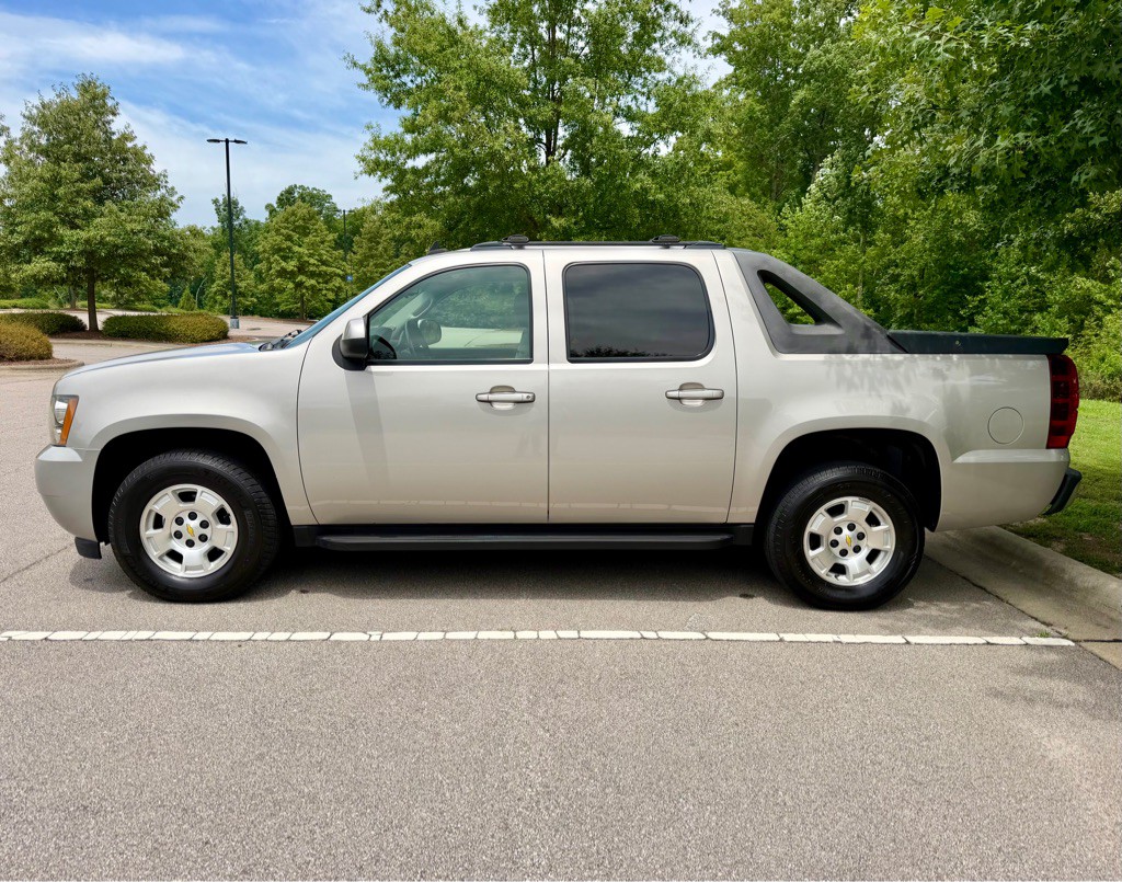 2009 Chevrolet Avalanche Image 8
