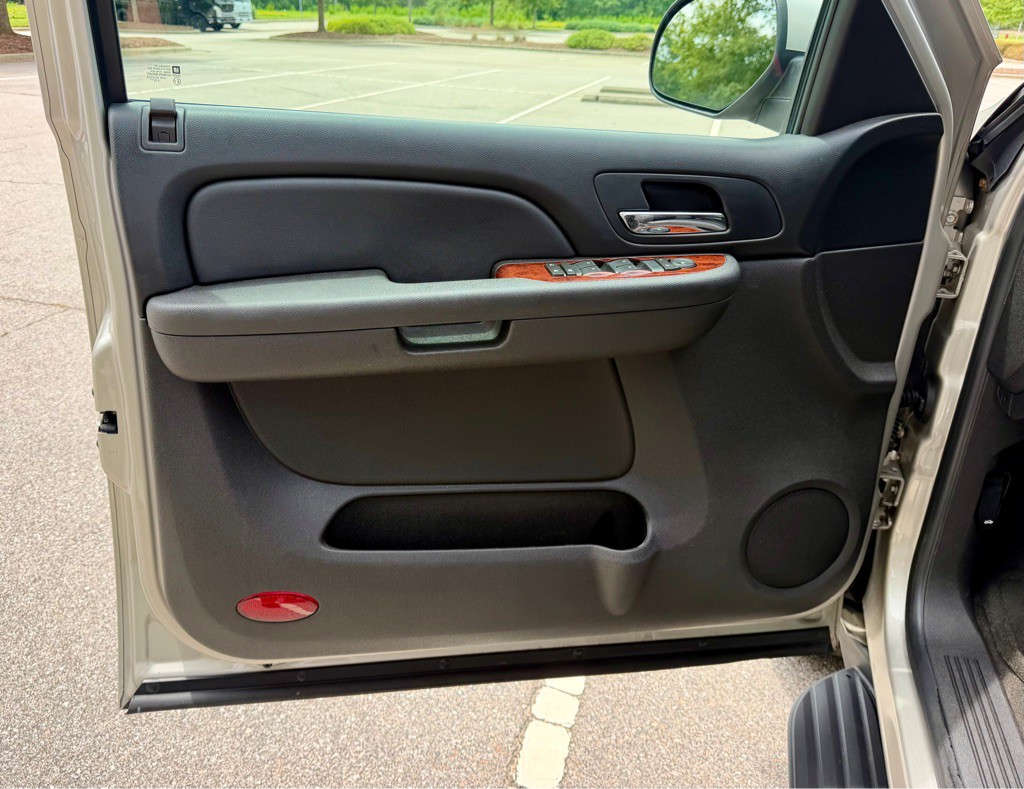 2009 Chevrolet Avalanche Image 13