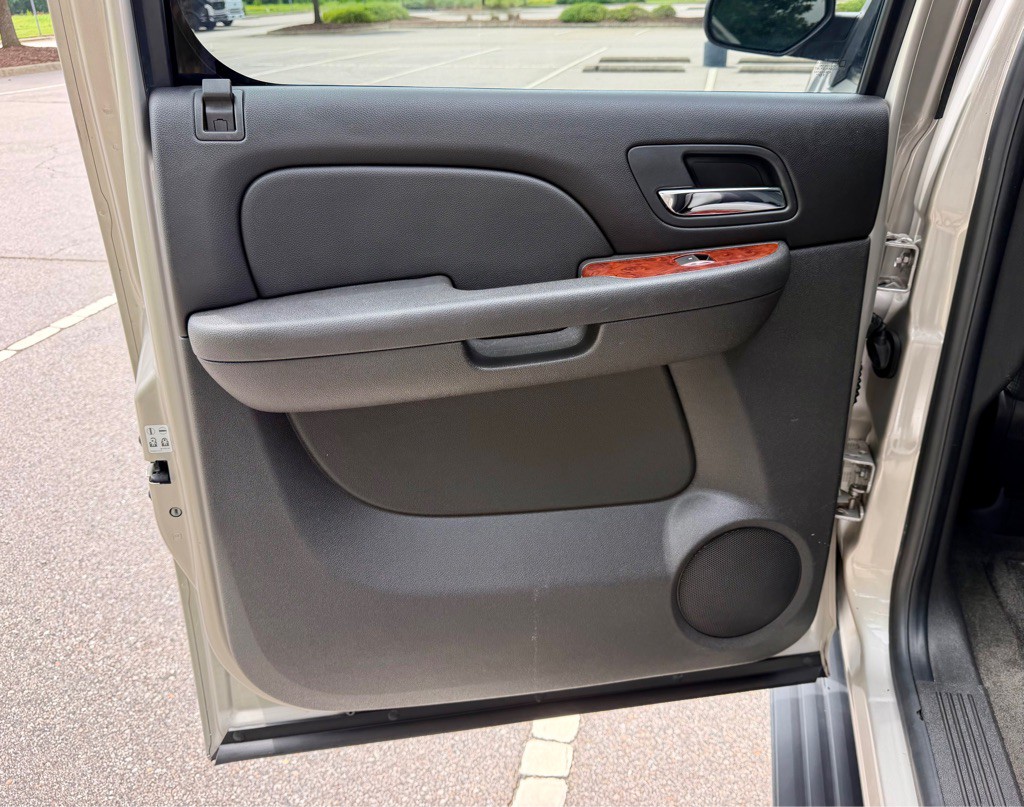 2009 Chevrolet Avalanche Image 17
