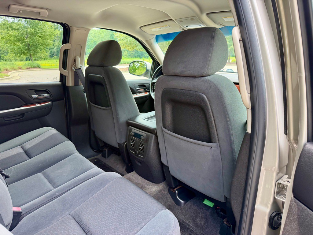2009 Chevrolet Avalanche Image 24