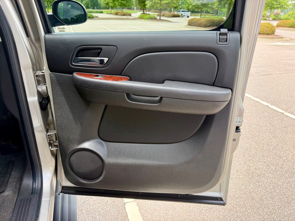 2009 Chevrolet Avalanche Image 25