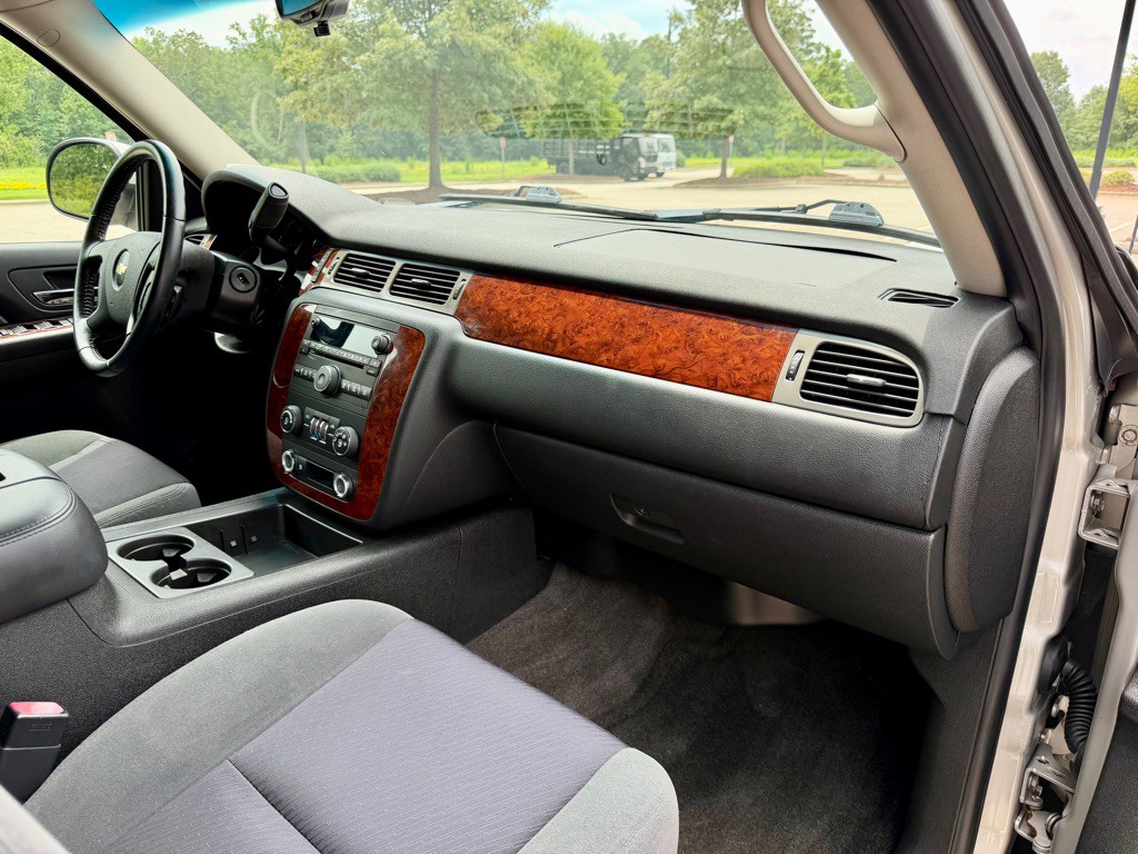 2009 Chevrolet Avalanche Image 28