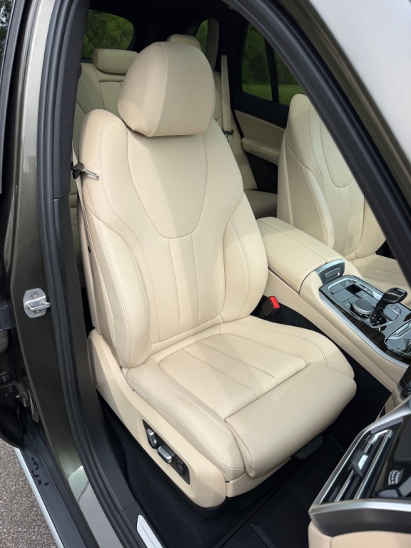 2020 BMW X5 Image 27