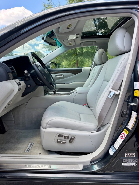 2008 Lexus LS Image 9