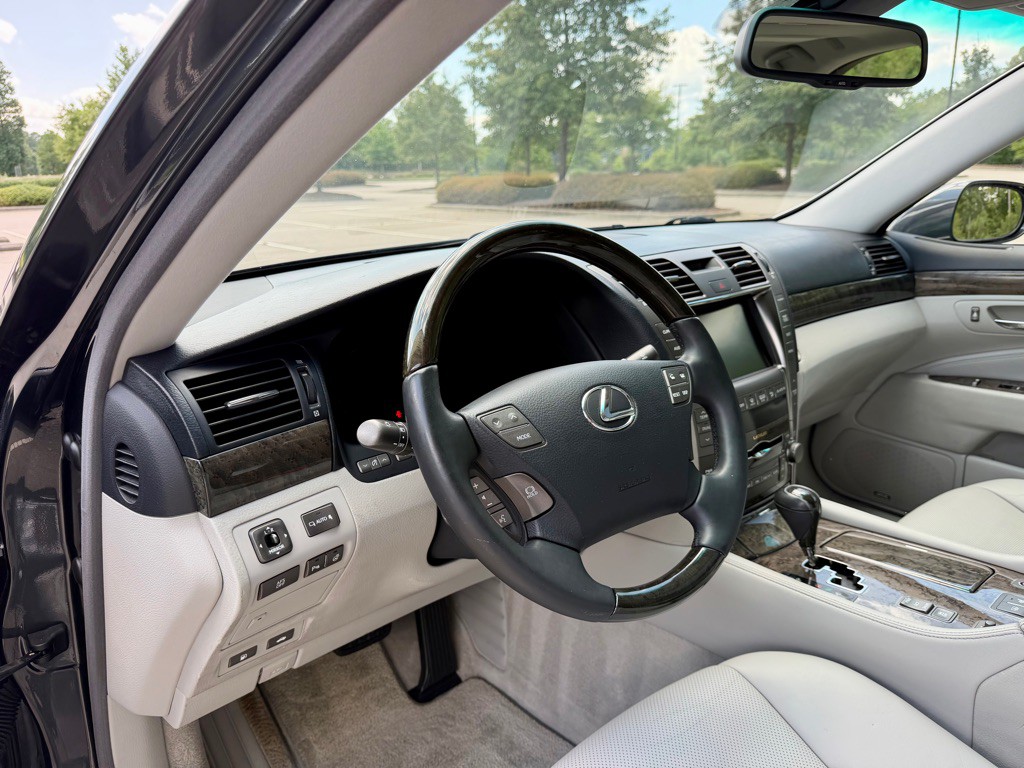 2008 Lexus LS Image 10
