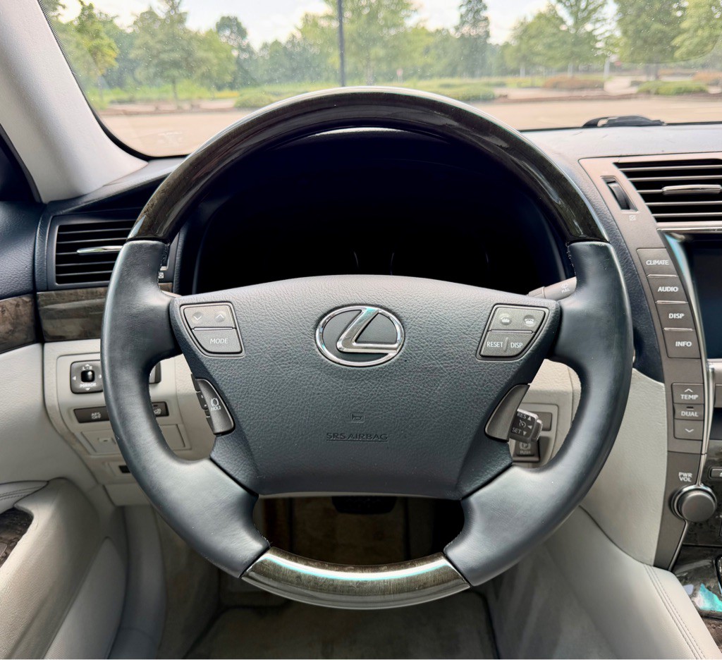 2008 Lexus LS Image 16