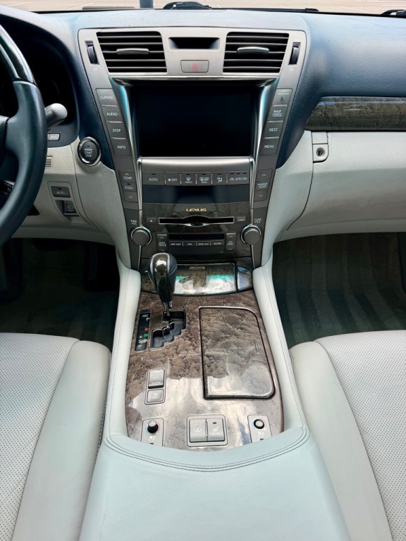 2008 Lexus LS Image 17