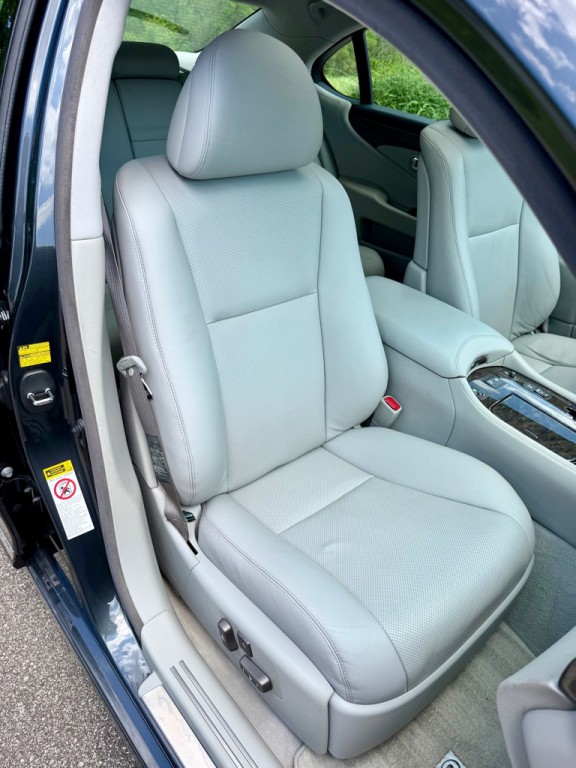2008 Lexus LS Image 23