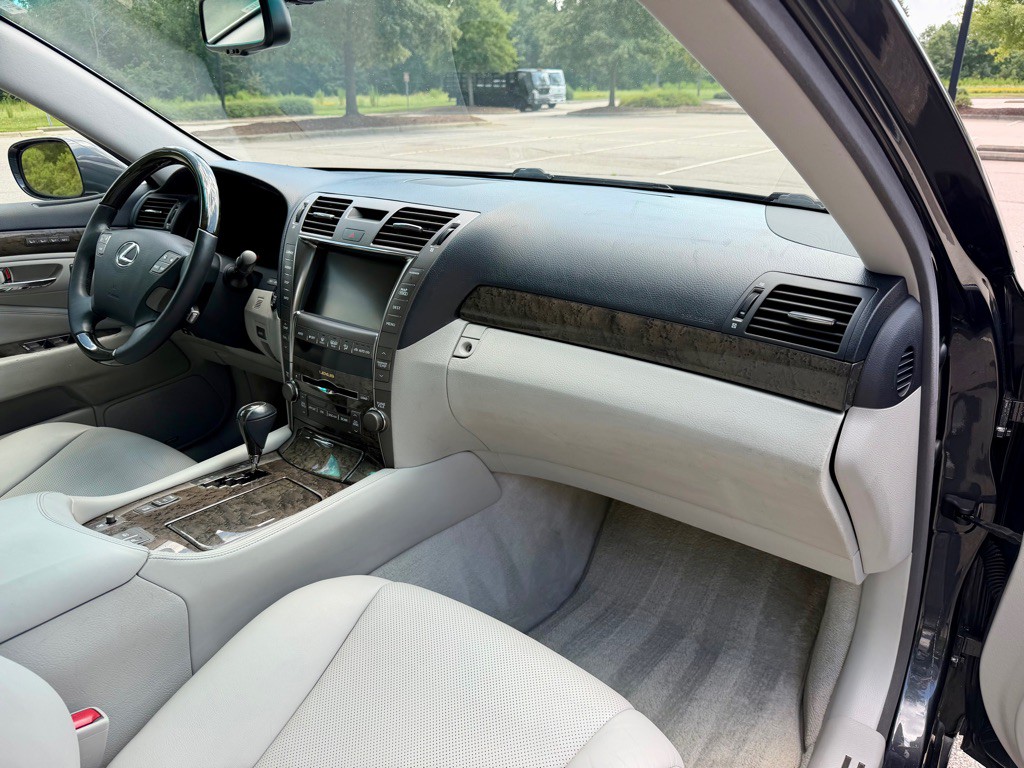 2008 Lexus LS Image 24