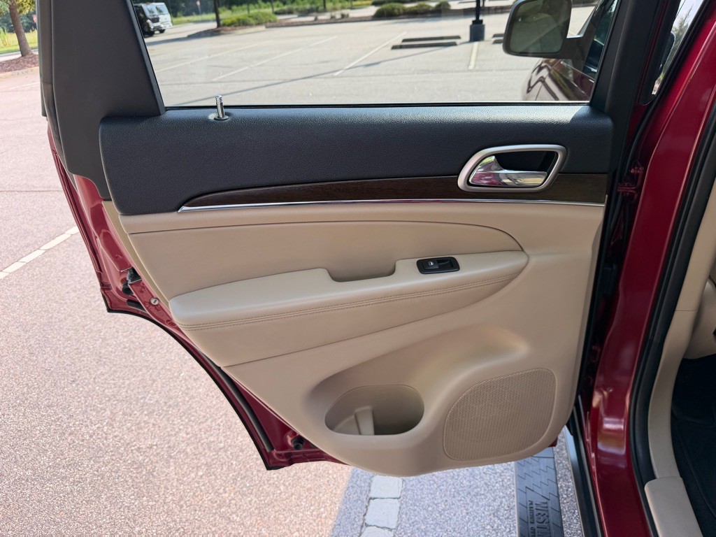 2015 Jeep Grand Cherokee Image 17