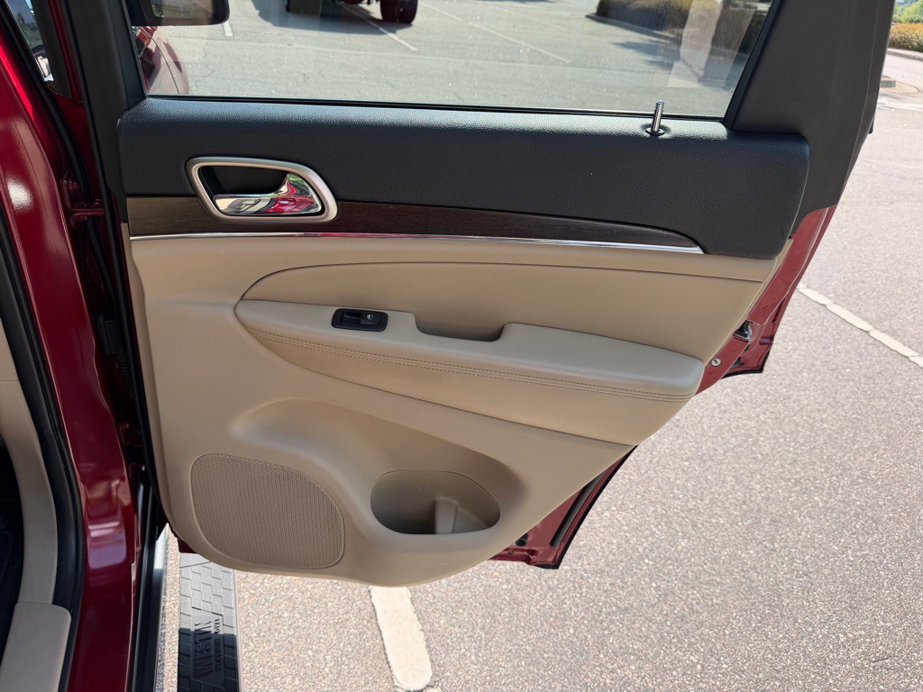 2015 Jeep Grand Cherokee Image 25
