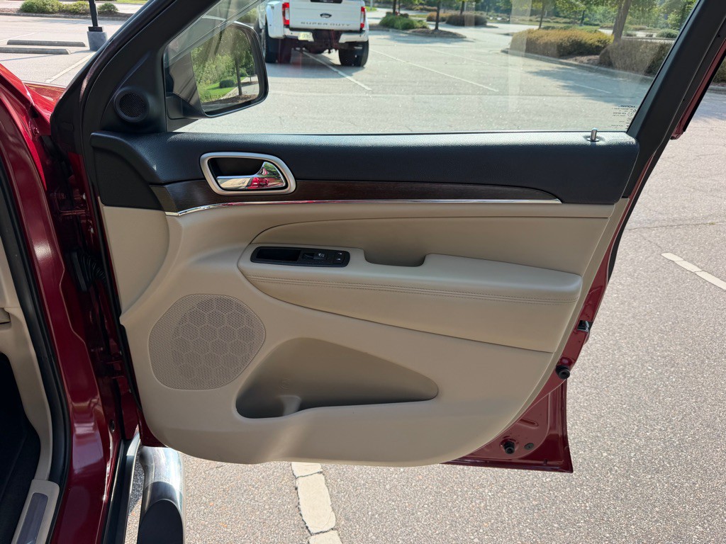 2015 Jeep Grand Cherokee Image 29
