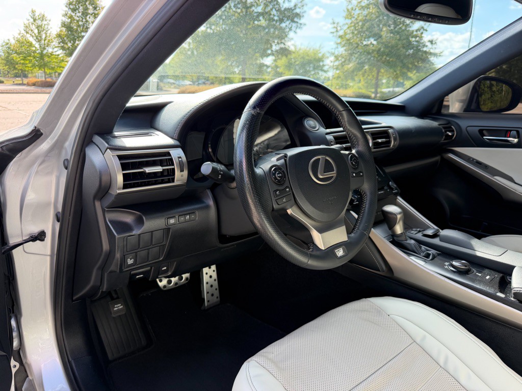 2014 Lexus IS Image 10
