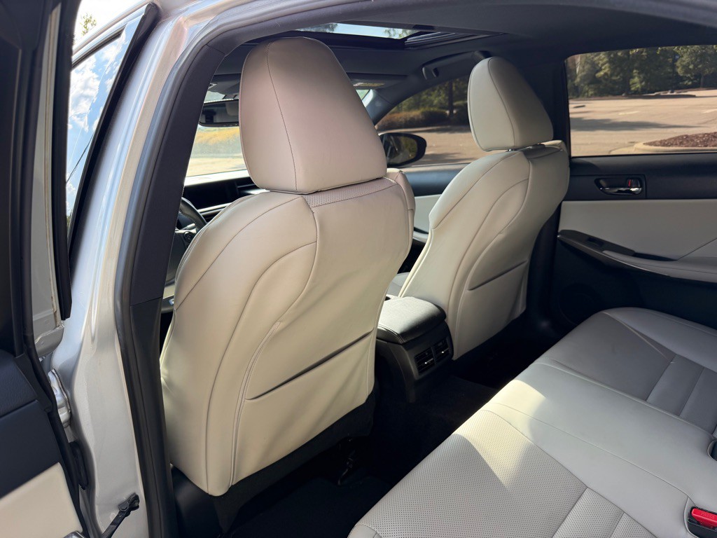 2014 Lexus IS Image 14