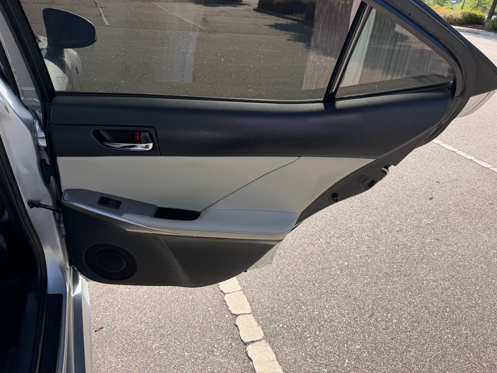 2014 Lexus IS Image 23