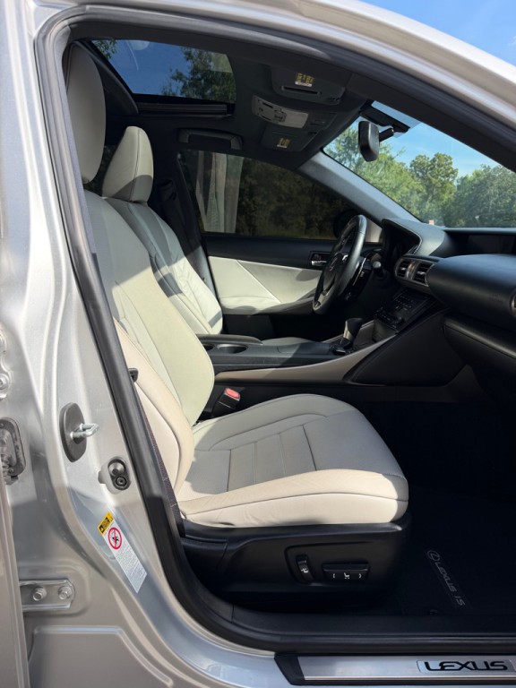 2014 Lexus IS Image 24