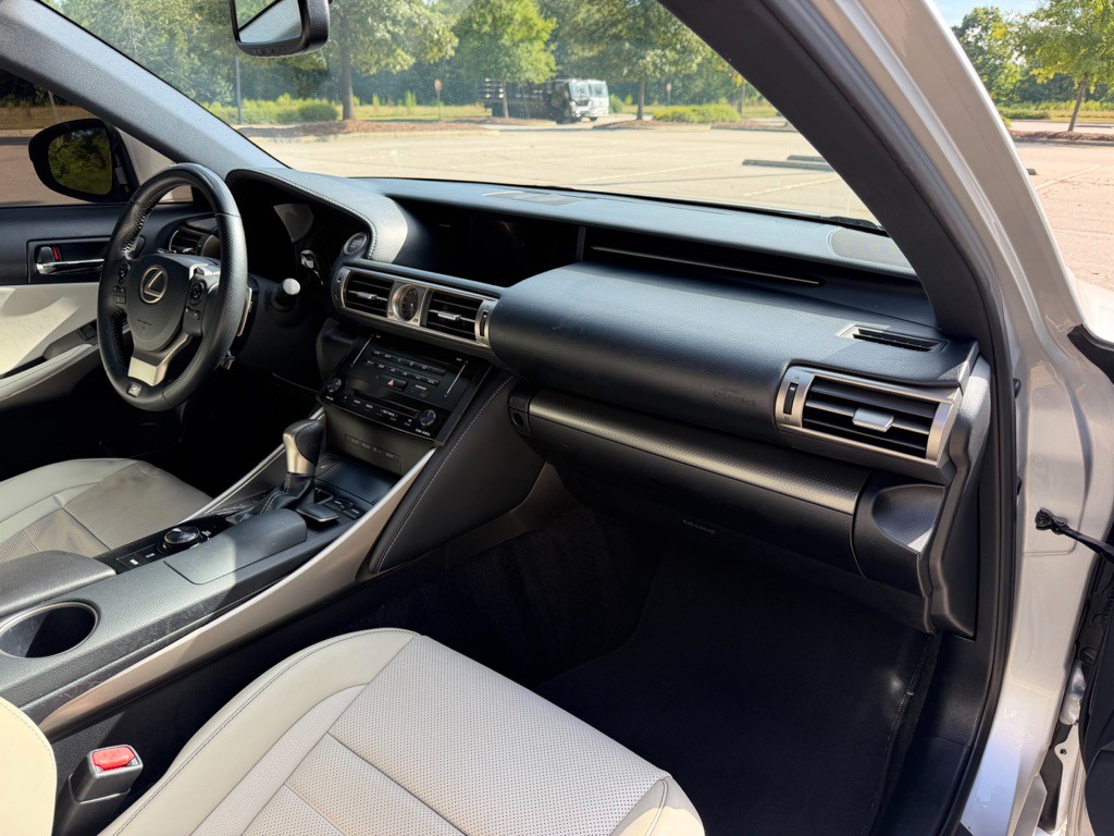 2014 Lexus IS Image 26