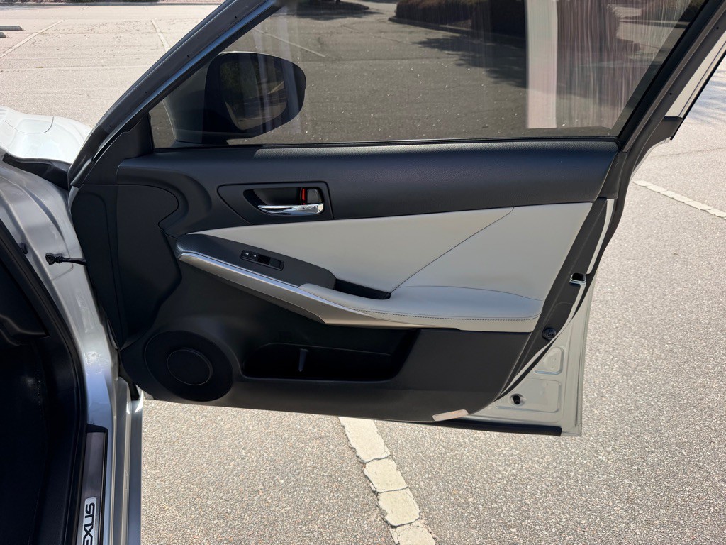 2014 Lexus IS Image 27