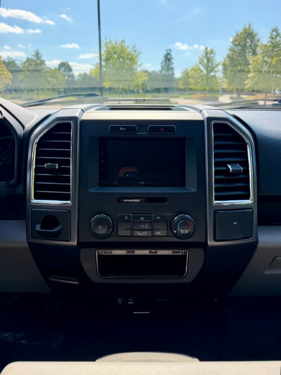 2015 Ford F-150 Image 18